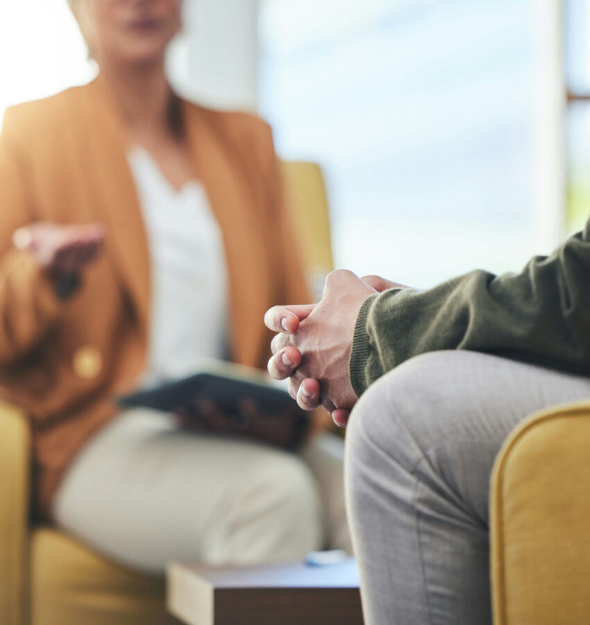 Photo of a therapist and her patient at heroin addiction treatment in Los Angeles, CA